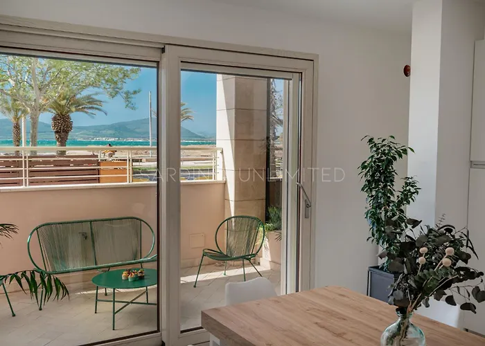 Waterfront * ألغيرو